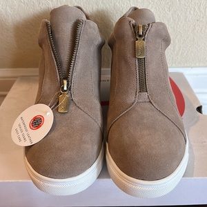 Blondo mushroom suede sneaker